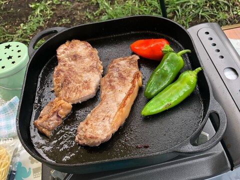 キャンプ飯★カセットコンロと鉄板で簡単ステーキ
